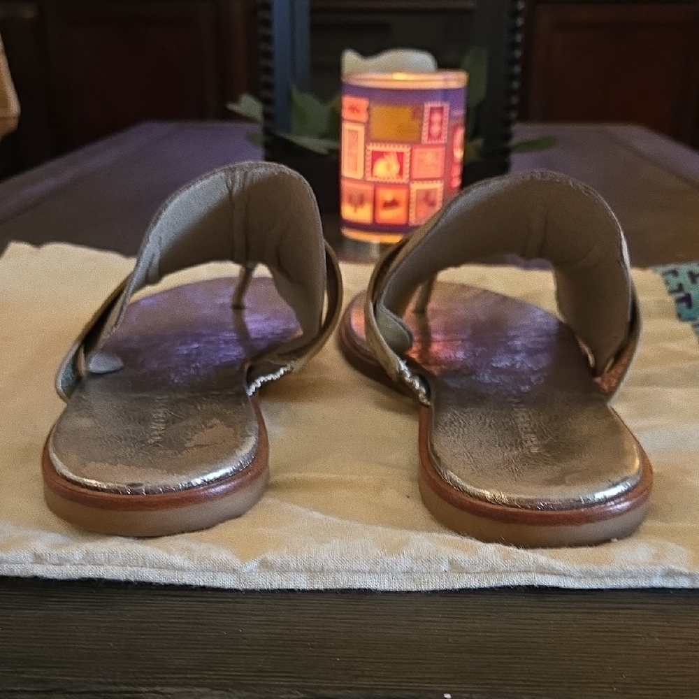 Tory Burch Metallic Gold Sandals With Dust Bag. - Picture 6 of 7